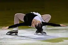 Solo cantilever without hands on ice  (Lubov Iliushechkina)