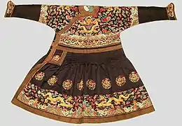 Qing dynasty chaofu, second half of the 19th century. It features a fully pleated skirt.