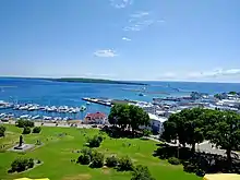 Image 32Mackinac Island, an island and resort area at the eastern end of the Straits of Mackinac. More than 80% of the island is preserved as Mackinac Island State Park. (from Michigan)