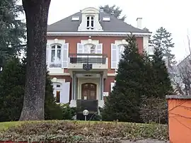 Fontaines-sur-Saône Town Hall in 2006