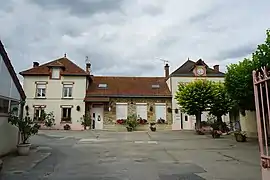 The town hall in Reuil