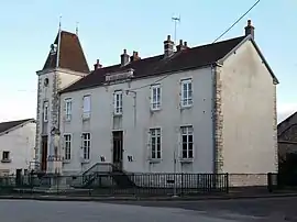 The town hall in Brans