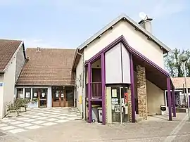 The town hall in Pont-les-Moulins