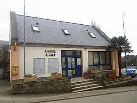 The town hall in Pouldergat