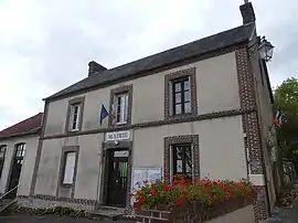 The town hall in Saint-Martin-des-Pézerits