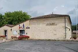 The town hall in Marcenais