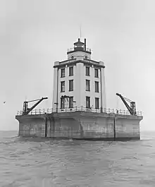 Martin Reef Light, Poe Reef Light's near twin