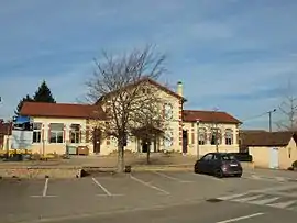 The town hall and school of Maubec