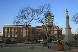 Henry County Courthouse and Confederate monument