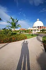 A building and people's shadows in Medianía Alta