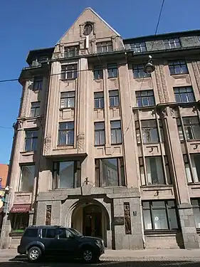 Perpendicular Art Nouveau: The present Ministry of Education, built in 1911 by architect E. Friesendorff, has a so-called perpendicular facade with several sculptures by August Volz.