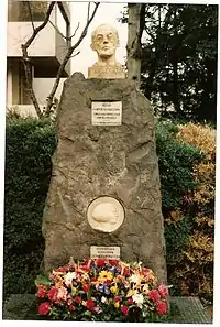 Monument to Pierre Virlogeux and Claude Rodier