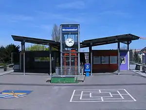 Canopy-covered entrance to below-level platforms