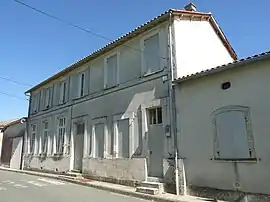 The old town hall in Mortiers