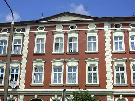 Avant-corps and pediment