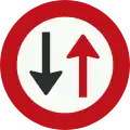 F5: Give way to oncoming vehicles