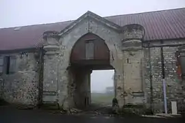 Farm entrance in Noroy-sur-Ourcq