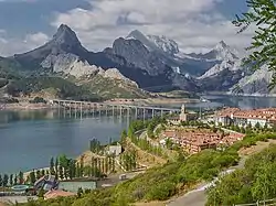 New Riaño, the new village built to replace the submerged Riaño. The old village is located under the bridge. The mountain on the left is Peak Gilbo.