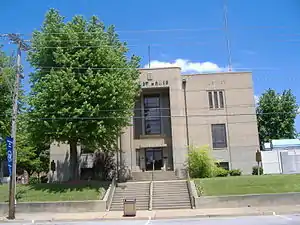 Ohio County Courthouse in Hartford