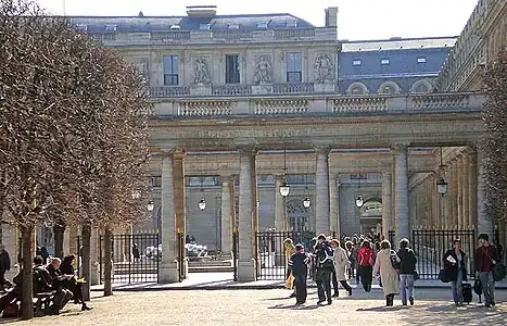 Garden-side view with the columns of the former Galerie d'Orléans