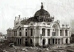 Palacio de Bellas Artes in 1915, under construction