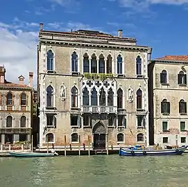 Palazzo Loredan dell'Ambasciatore.  The rectangular windows of the mezzanine show this is fact a late 15th-century building, retaining a Gothic style into the Renaissance.