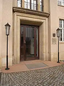 Main entrance of the Palucca School of Dance, Dresden, door frames in sandstone of type: Cotta