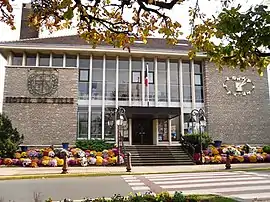 The town hall in Paray-Vieille-Poste