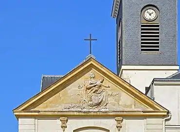 Church facade on Square Raoul Nordling