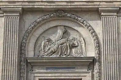 Tympanum with a sculpture of Christ taken down from the Cross made by Joseph-Michel-Ange Pollet (1814-1870).