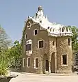 The Porter's Lodge pavilion at the park's entrance. The roof is made up of trencadís tiles.