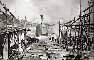 Launch of a boat at a shipyard in Pasaia, Gipuzkoa (1920)