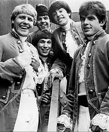 The band in 1967. Front L–R: Paul Revere, Mike Smith.  Center: Jim Valley.  Back: Phil Volk, Mark Lindsay.