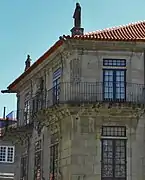 Statues of the Fortress and Hope on the roof