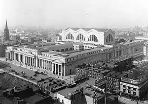 A five-light variant of the thermal window is seen on the old Penn Station in New York City (ca. 1911).