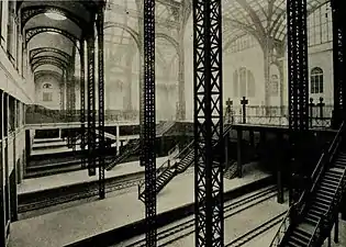 The concourse and steps down to the tracks