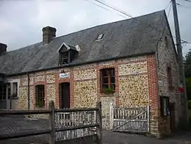 The town hall in Planches