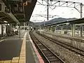 A view of the platforms and tracks looking in the direction of Kurōbaru. The sidings can be seen in the distance.