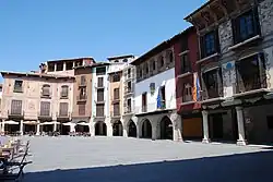 Main Square, Graus