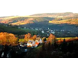 View from the waterworks over the lower constituent community. In the background the church of Grünstädtel. On the horizon the Spiegelwald (forest).