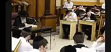 Rav Meir Stern giving shiur