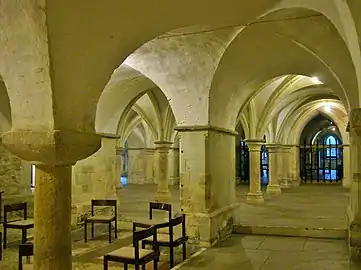 Romanesque-Gothic crypt of Rochester Cathedral (12th century)