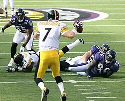 Roethlisberger prepares to throw