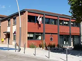 The town hall in Roques