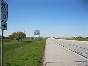 Approach to Spur 10 overpass at US 90 Alt. looking north