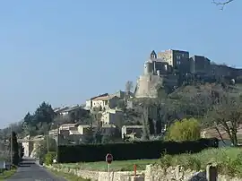 The village of Roussas and its château