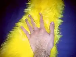 Hand rubbing faux-fur