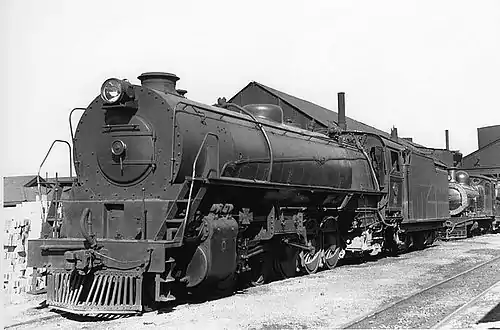 Class 18 with plating beneath the smokebox hiding the third cylinder