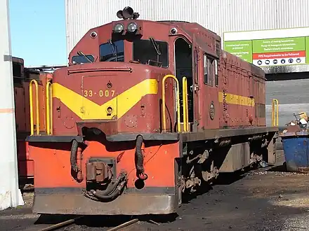 No. 33-007 in South African Railways livery at Bellville Loco Depot, Cape Town, 27 June 2009