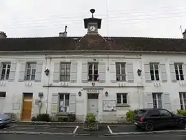 The town hall in Sablonnières